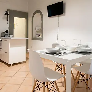  Apartment 2 Next To A Market And Piazza Santa Croce - Homeunity Italien